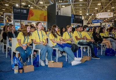 students listen to a session on the GlassBuild Main Stage